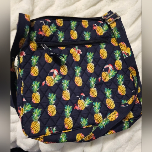 Bundle Vera Bradley Crossbody Purse, Wallet, Pouches,Market Totes, Wristlet EUC - Picture 13 of 14